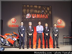 yamaha_yzr_m1_2004_1_motogp.jpg