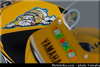 yamaha_yzr_m1_2005_10_motogp.jpg