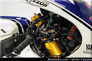 yamaha_yzr_m1_2012_30_motogp.jpg
