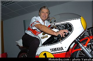 010_yamaha_yzr_ow_23_1974_agostini_3.jpg