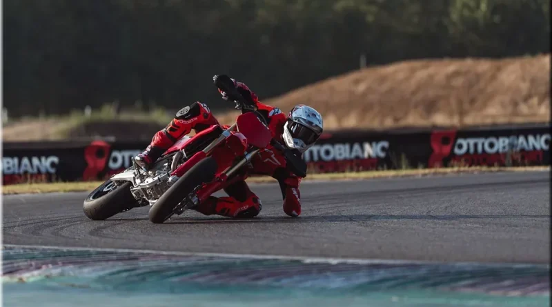 DUCATI - Ducati Desmo 450 SM 2027, la première supermotard de compétition de Borgo Panigale (présentation, photos, vidéo)