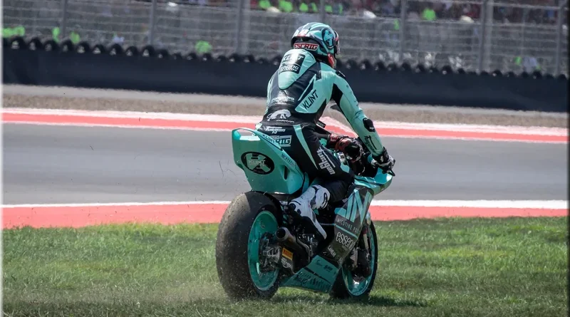 Moto2 - Indonésie, Mandalika, le Grand Prix, le coup du chapeau tiré par les cheveux d’Izan Guevara (résumés, album photo, résultats)